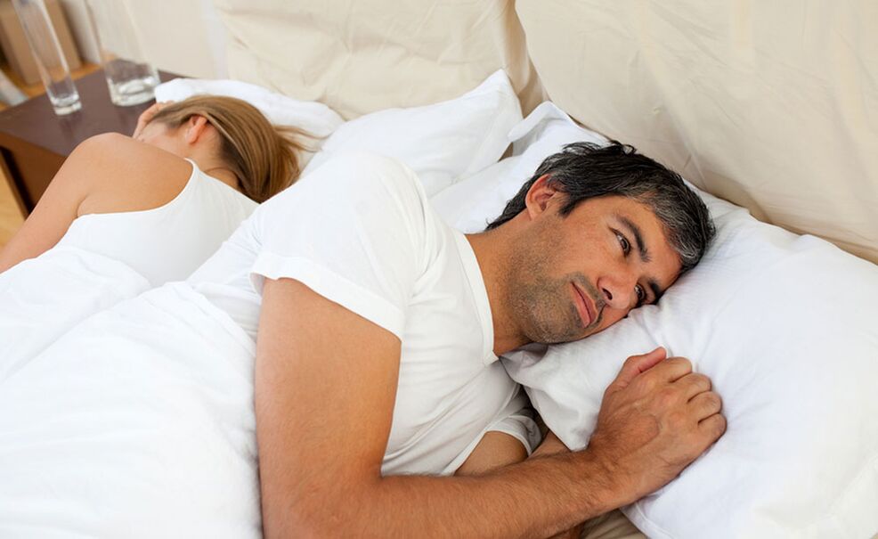 Un home ten problemas de potencia